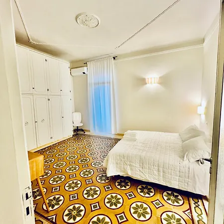 Rossella - 5 Terre Near The Station * La Spezia