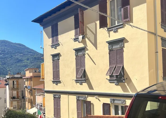 Rossella - 5 Terre Near The Station La Spezia